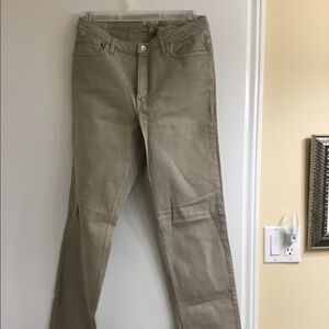 100% Capri Jeans